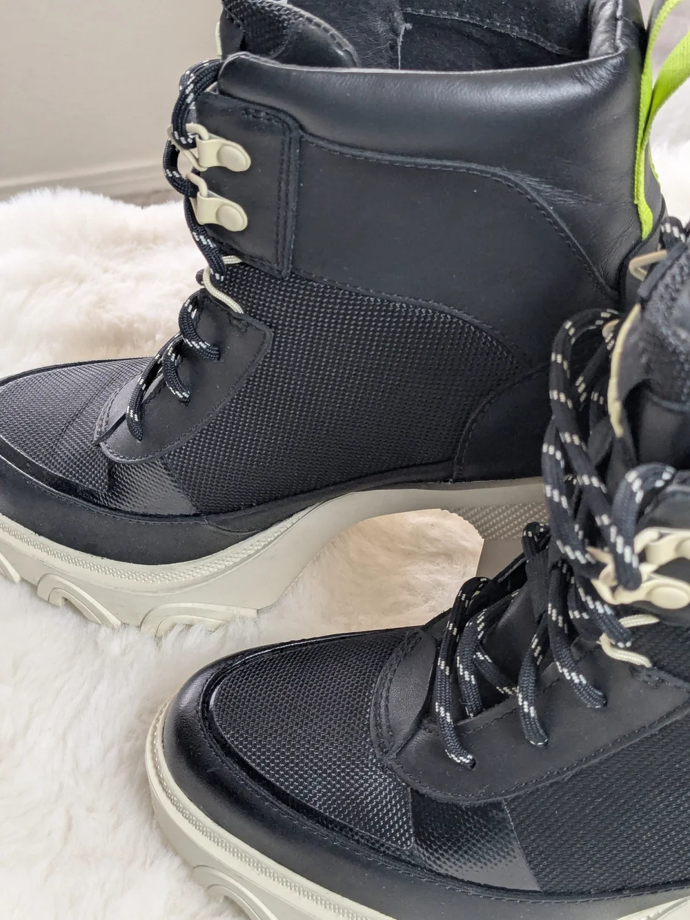 Sorel Kinetic Sneaker Boots Black Platform Lace Up Women’s 7.5